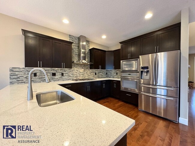 property at 650 NW Willow Glen Pl