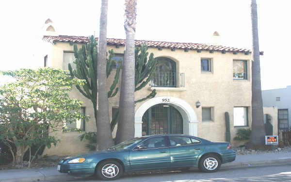 952 Poli St in Ventura, CA - Foto de edificio - Building Photo