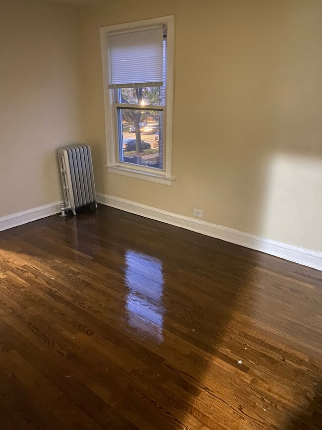 7431 S King Dr, Unit 2W in Chicago, IL - Foto de edificio - Building Photo