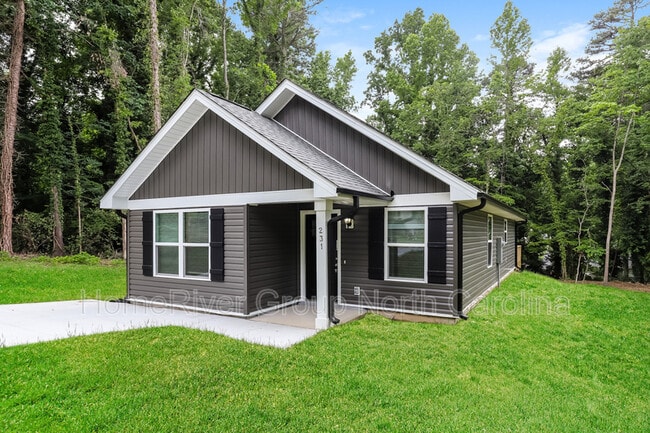 231 Willowood Dr in High Point, NC - Building Photo - Building Photo