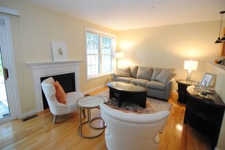 81 Barrington Ave in Nashua, NH - Building Photo - Building Photo