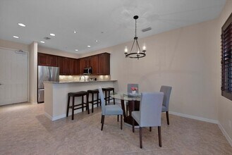 8945 Malibu St in Naples, FL - Foto de edificio - Building Photo