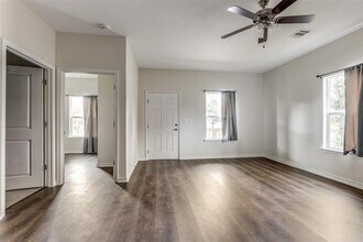 3827 Yellowstone Blvd in Houston, TX - Building Photo - Building Photo