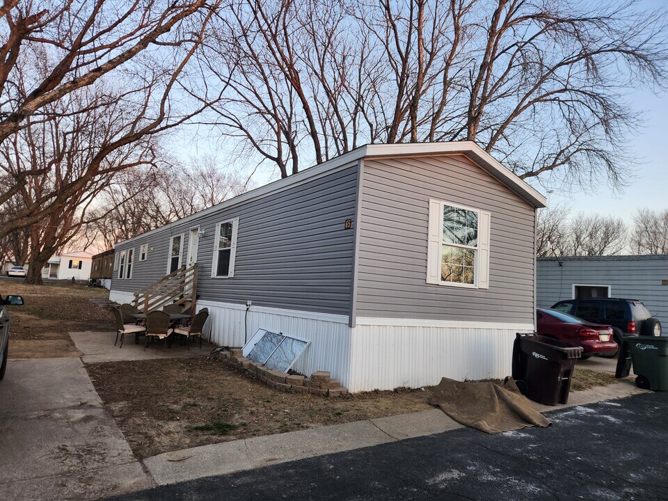 65 Garfield Ln in Glenwood, IA - Building Photo