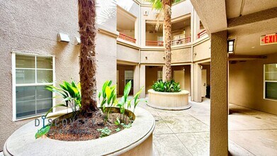 280 Caldecott Ln in Oakland, CA - Building Photo - Building Photo