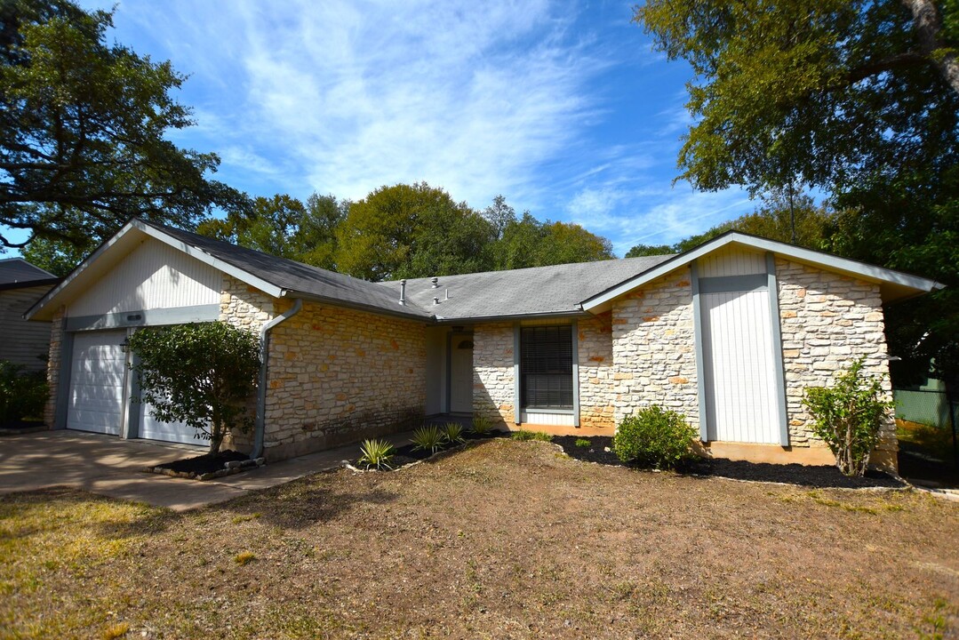 6704 Stage Coach Trail in Austin, TX - Building Photo