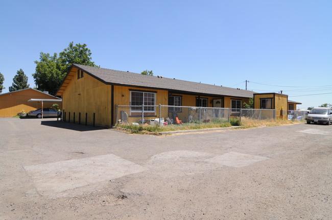 4133 E Hamilton Ave in Fresno, CA - Foto de edificio - Building Photo