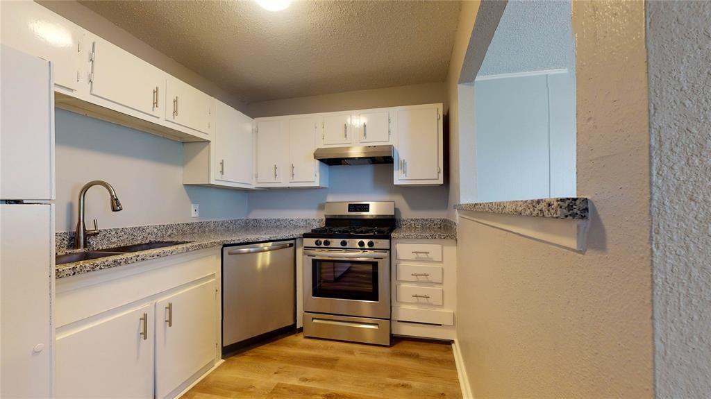 3011 FM 517 Rd E, Unit 3013B in Dickinson, TX - Foto de edificio