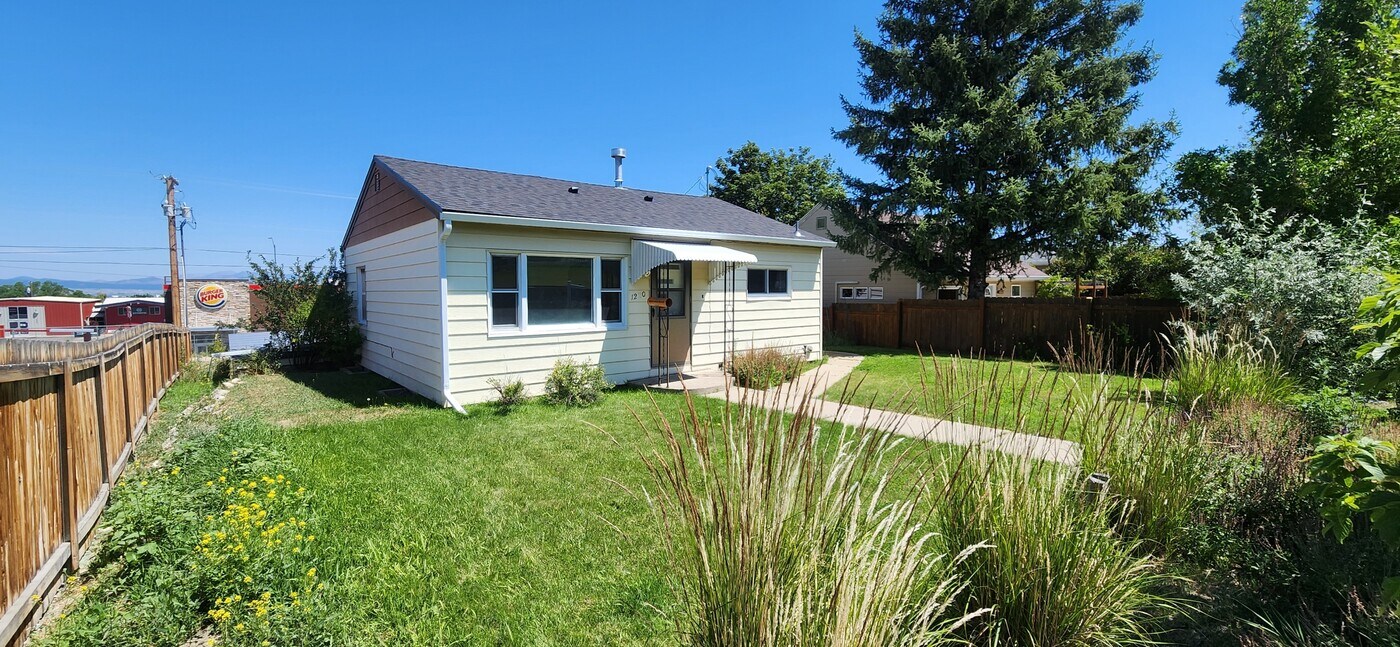 1220 Cannon St in Helena, MT - Building Photo