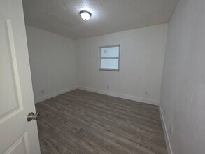 Broadway Apartments in Ft. Myers, FL - Foto de edificio - Building Photo