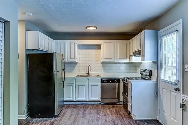property at 418 Creekview Ct