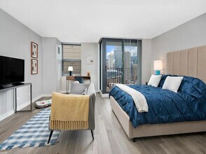 70 W Huron St in Chicago, IL - Foto de edificio - Building Photo