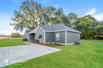 130 Lewis Rd in Deatsville, AL - Building Photo - Building Photo