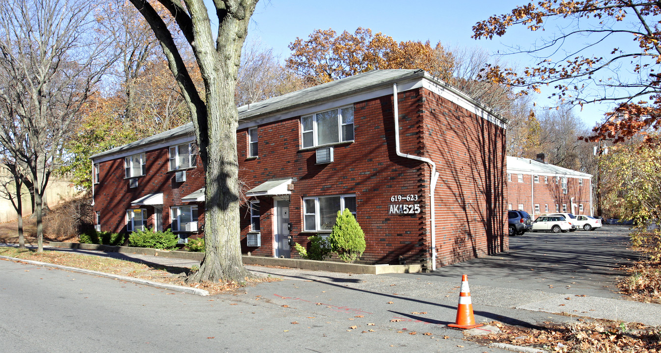 525 Davis Ave in Harrison, NJ - Building Photo