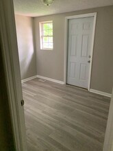 537 Norwood Dr, Unit 2 in Oliver Springs, TN - Foto de edificio - Building Photo