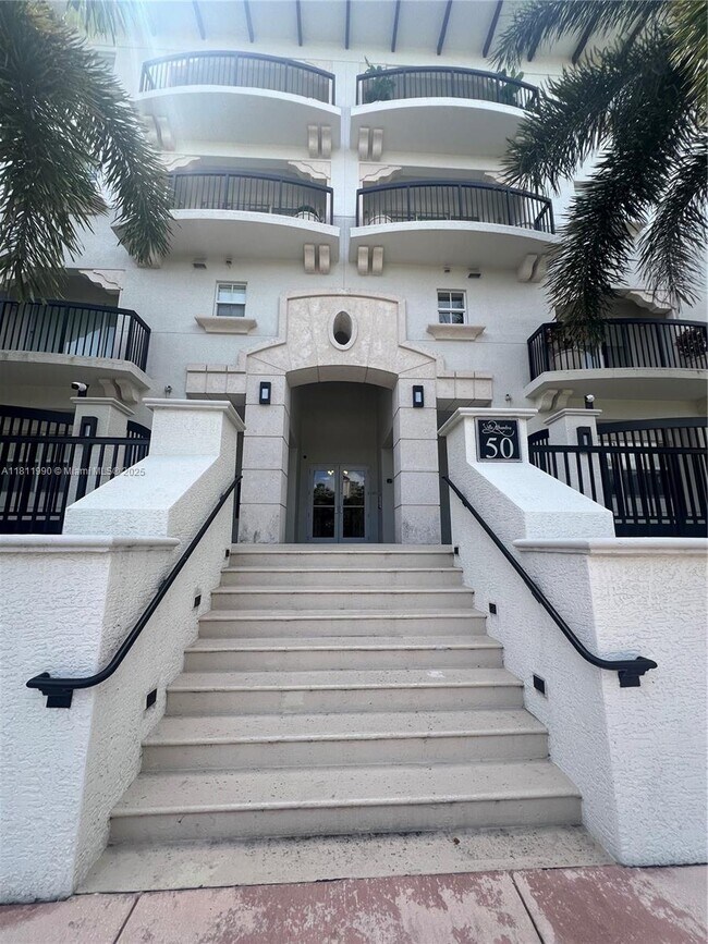 50 Alhambra Cir in Coral Gables, FL - Building Photo - Building Photo