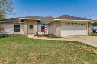 3661 London Rd in Navarre, FL - Building Photo