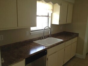 1007 26th St in Niceville, FL - Foto de edificio - Building Photo