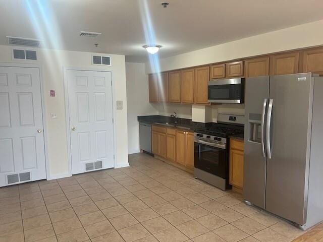 1031 Clinton St in Hoboken, NJ - Building Photo