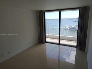 200 SE 15th Rd, Unit 9B in Miami, FL - Building Photo - Building Photo