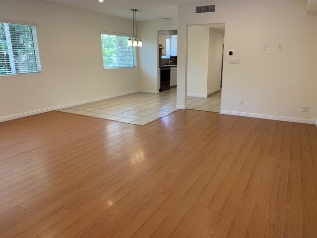 5708 Woodman Ave in Van Nuys, CA - Building Photo - Building Photo