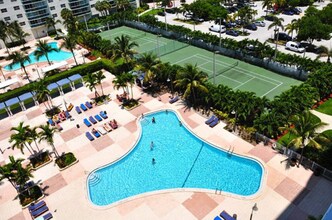 19370 Collins Ave, Unit 724 in Sunny Isles Beach, FL - Building Photo - Building Photo