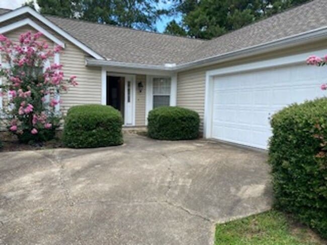 102 Dendron Ave in Troy, AL - Building Photo - Building Photo