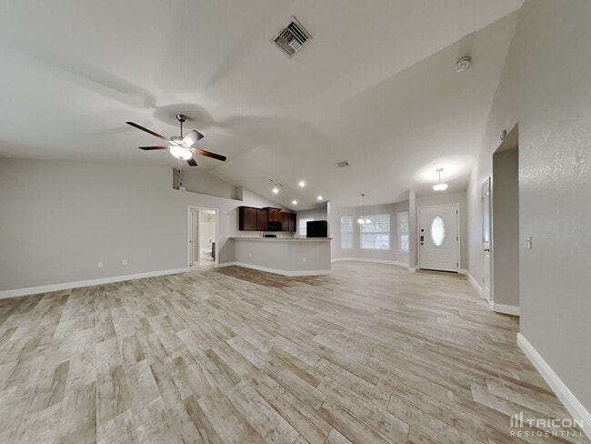 22404 Cheryl Ave in Port Charlotte, FL - Foto de edificio - Building Photo