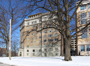 University Tower Senior Apartments in Cleveland, OH - Building Photo - Building Photo