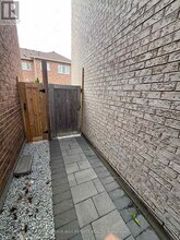 8 Yardmaster Dr in Brampton, ON - Building Photo - Building Photo