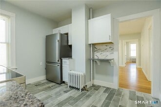 21 Bayview Ave in Stonington, CT - Building Photo - Building Photo