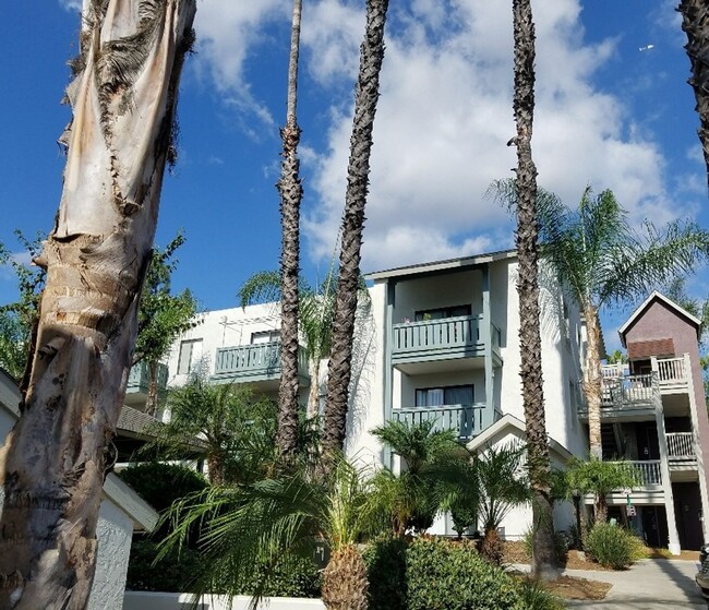 Summerfield Villas in Escondido, CA - Building Photo - Interior Photo