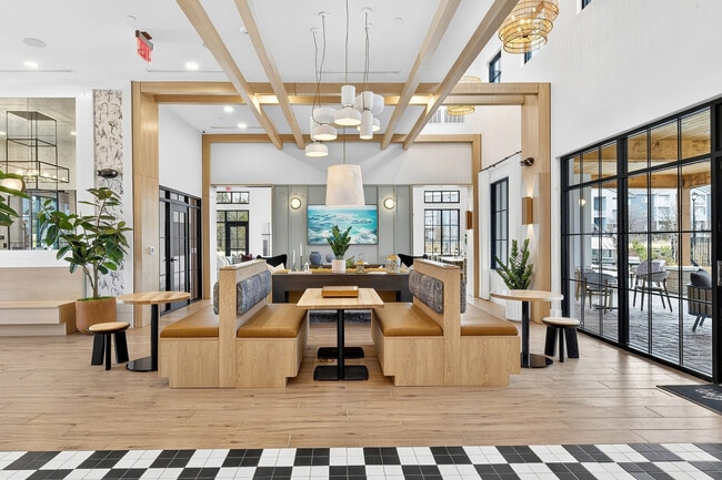 Echelon at Charlotte in Charlotte, NC - Building Photo - Building Photo