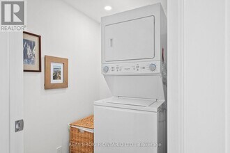 100 Manett Crescent in Brampton, ON - Building Photo - Building Photo