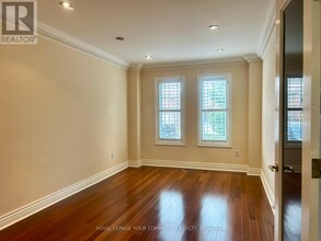 9 Ardwold Gate in Richmond Hill, ON - Building Photo - Building Photo