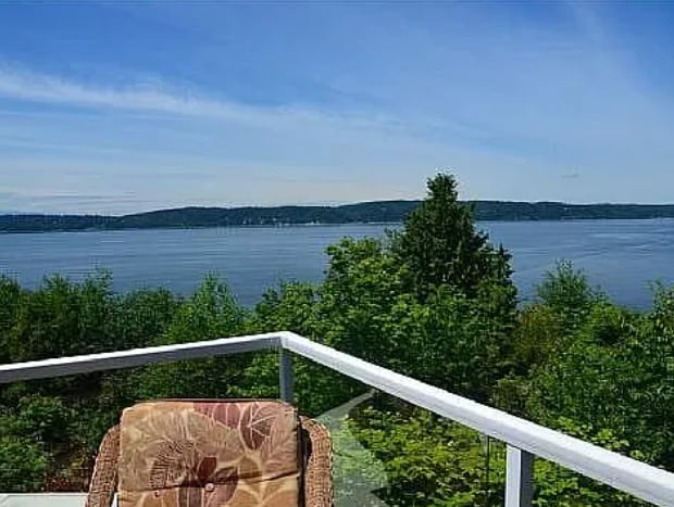 8520 Naketa Beach Rd in Mukilteo, WA - Foto de edificio - Building Photo