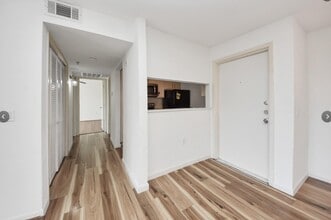 10110 Forum West Dr, Unit 237 in Houston, TX - Building Photo - Building Photo