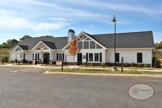 Universal at Mountain View in Johnson City, TN - Foto de edificio - Building Photo