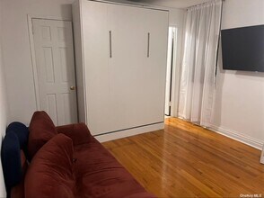 142 E 49th St-Unit -9D in New York, NY - Building Photo - Building Photo