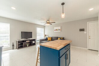 346 Natalen Ave in San Antonio, TX - Building Photo - Building Photo