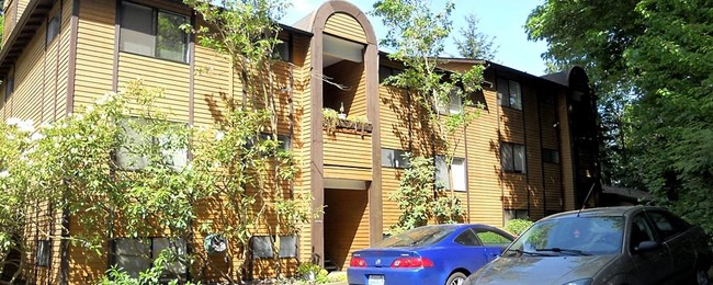 Forest Creek Apartments in Seattle, WA - Building Photo - Primary Photo