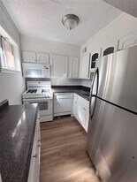 120 Biscayne Dr NW in Atlanta, GA - Building Photo