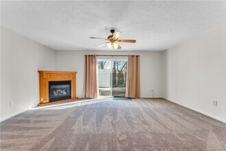 6435 Forest Park Dr in North Ridgeville, OH - Foto de edificio - Building Photo