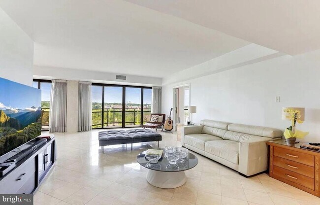property at 1530 Key Blvd