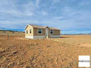 51880 Gold Plains Rd in Seligman, AZ - Building Photo - Building Photo