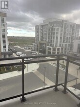 720 Whitlock Ave in Milton, ON - Building Photo - Building Photo