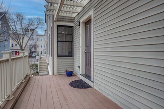 15 Valentine St, Unit 3 in Cambridge, MA - Building Photo - Building Photo