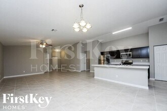 700 SW Saragossa Ave in Port St. Lucie, FL - Foto de edificio - Building Photo