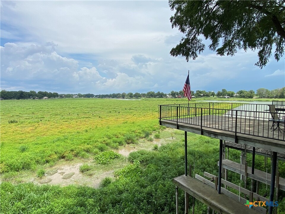 535 Ski Lodge Rd in McQueeney, TX - Foto de edificio