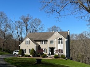 77C Long Meadow Hill Rd in Brookfield, CT - Building Photo - Building Photo